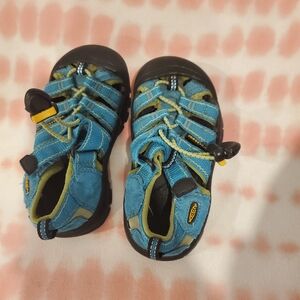 Keen Us9 Toddler Kids Aqua and Black Sandals